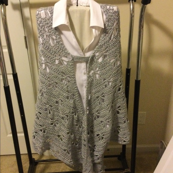 New Hand Crochet Shawl w/attachment - Picture 3 of 6